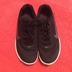 Women's Black Nike Flex Tennis Shoes