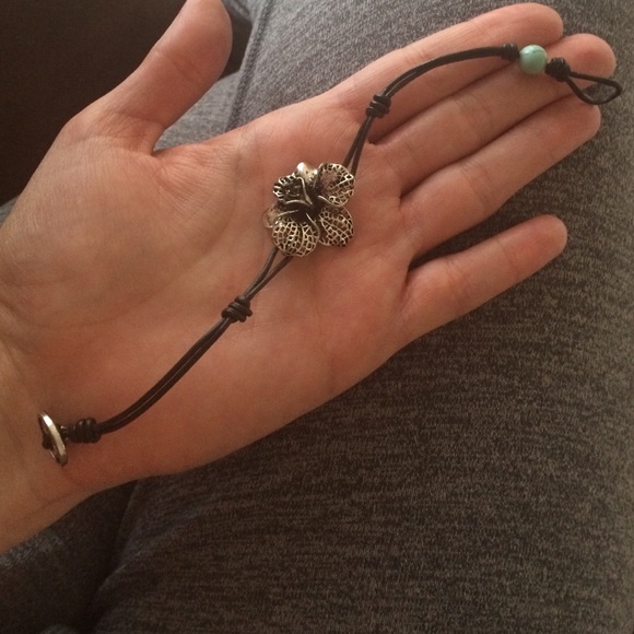 Fossil silver tone and leather orchid bracelet - Picture 3 of 4
