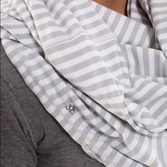 lululemon Infinity Scarf - Picture 2 of 4