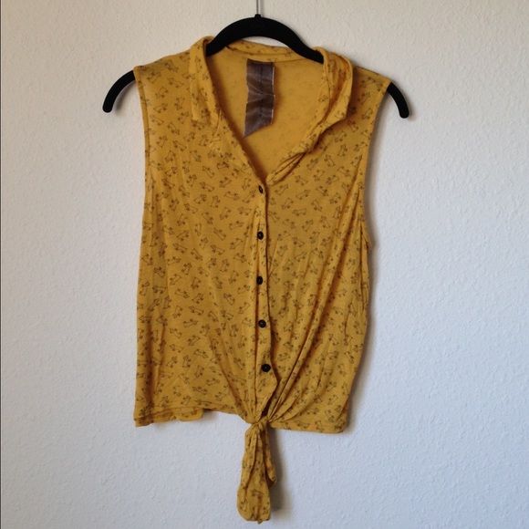 Cut off sleeve dachshund printed blouse