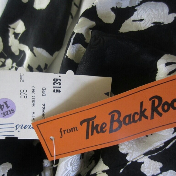 Vintage The Backroom At Loehman's Silk Floral Blazer - Picture 4 of 4