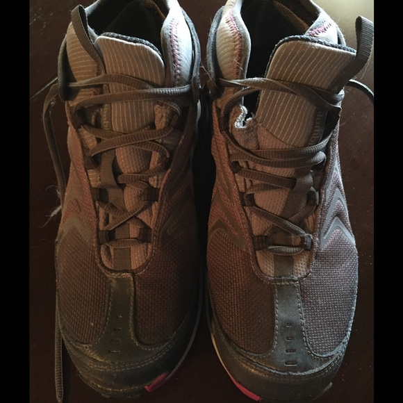 Columbia hiking boot sneaker shoe