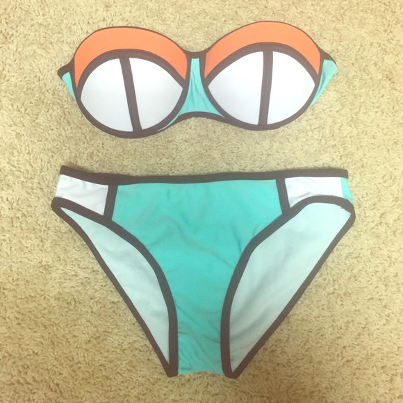 Triangl Bikini Set