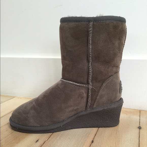 Kookaburra grey booties.
