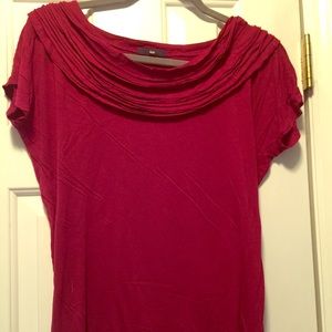 🌈 Dressy GAP crimson red holiday tee
