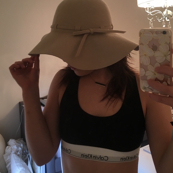 Cream Floppy Hat - Picture 2 of 3