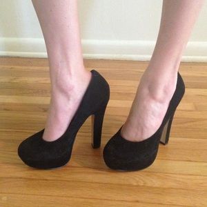 Bakers Suede black platform heel pump