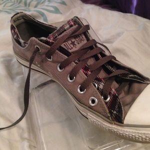 Light brown & plaid Converse