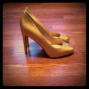 Nine West Gold pumps