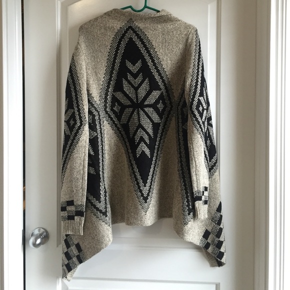 🆕 Sweater! - Picture 2 of 2