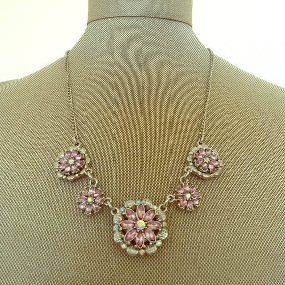 Small Floral Statement Neclace