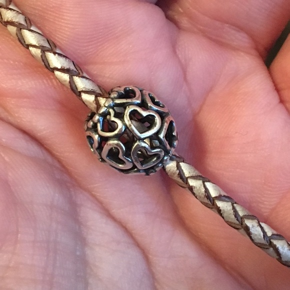 Pandora charm "open your heart"