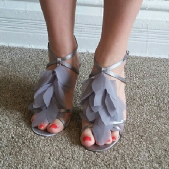 Grey strappy heels - Picture 2 of 3
