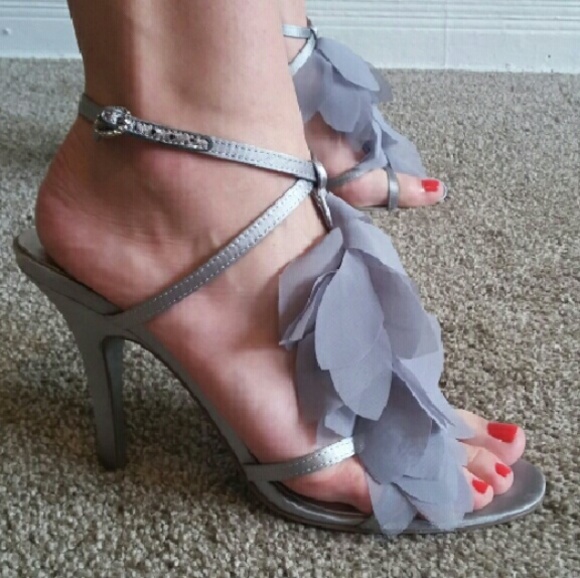 Grey strappy heels - Picture 3 of 3