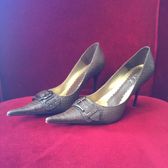Brown bronze pointy toe pumps