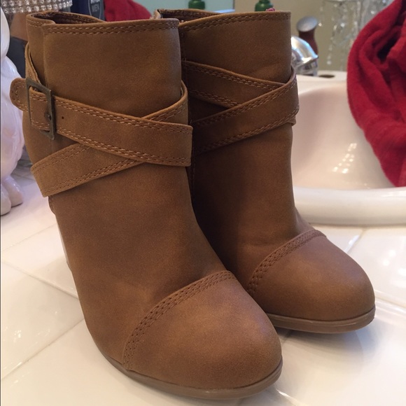 Lauren Conrad Boots - Picture 3 of 4