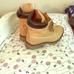 Tan size 6 boots