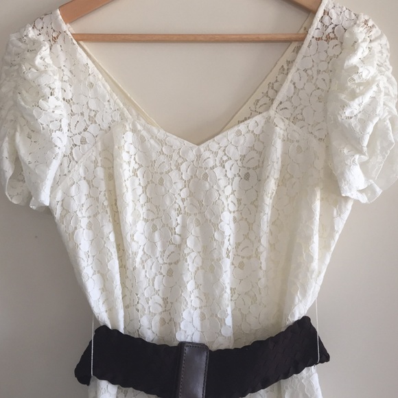 Gorgeous Guess Lace Dress - Picture 2 of 4