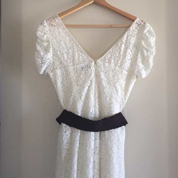 Gorgeous Guess Lace Dress - Picture 3 of 4