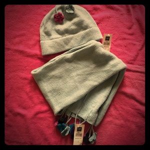New GAP matching beanie and scarf - baby blue