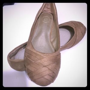 Tan Flats! Super cute shoes. Never worn. 6 1/2