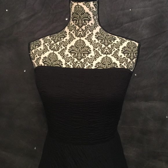 JCrew Strapless LBD Size. Fun crinkle material - Picture 2 of 4