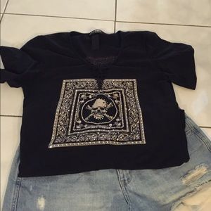 Skull  t shirt with rhinestones. Super cute on