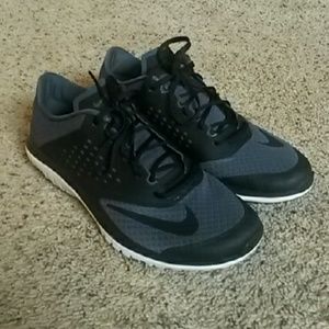 Men's Nike tennis shoes Size 10