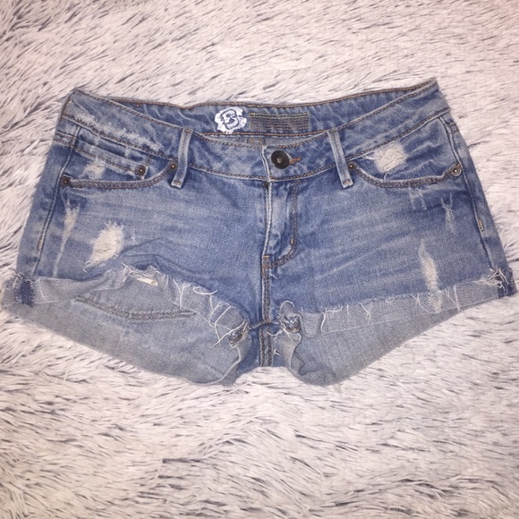 Cute ripped shorts! Size 3!