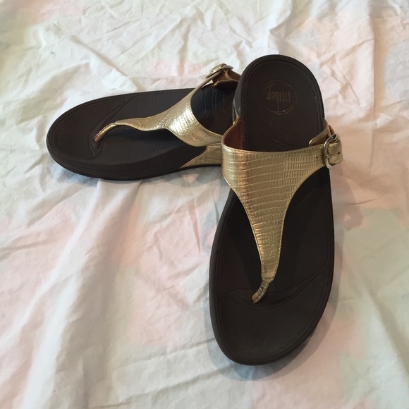 FitFlop gold t-strap sandal, size 7