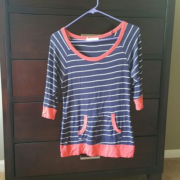 3/4 sleeve blue striped shirt