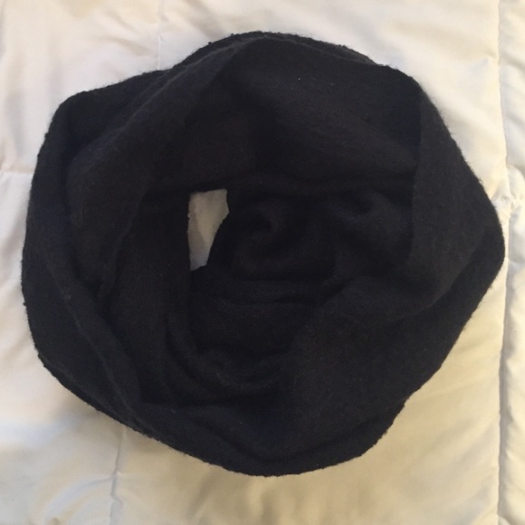 Black Circle Scarf