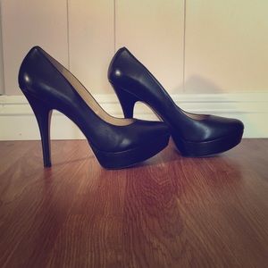 Enzo Angiolini Platform black leather pumps