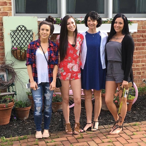 Welcome to my smoke free closet I welcome offers๐ - Picture 2 of 5