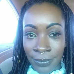 Meet your Posher, Yanesha