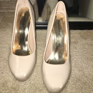 Nude Pumps