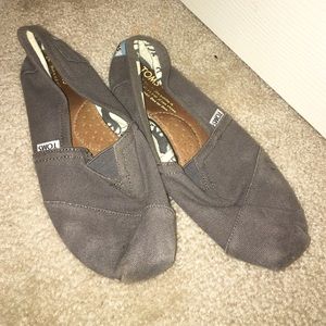 Gray Toms