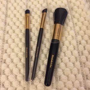Elizabeth Arden brush set