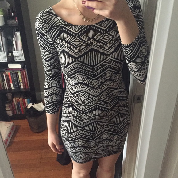 Off-the-shoulder tribal print bodycon dress