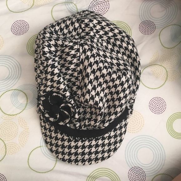 Houndstooth Newsboy Cap with Flower