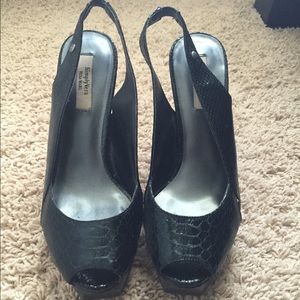 Vera Wang sling back open toe heels 👠