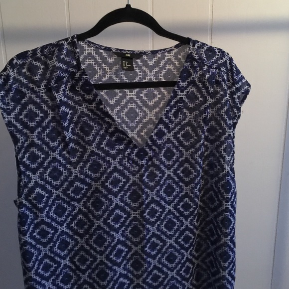 H&M sleeveless shirttail top