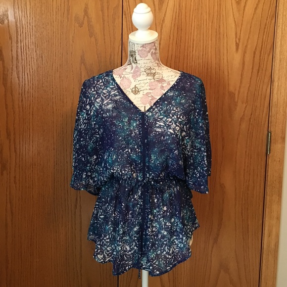 SUMMER SALE! 👙🎀 NWOT Spring sheer top