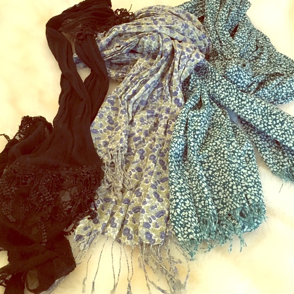 Beautiful scarf bundle