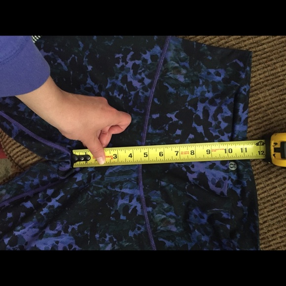 *SOLD* Lululemon full length pants - Picture 4 of 4