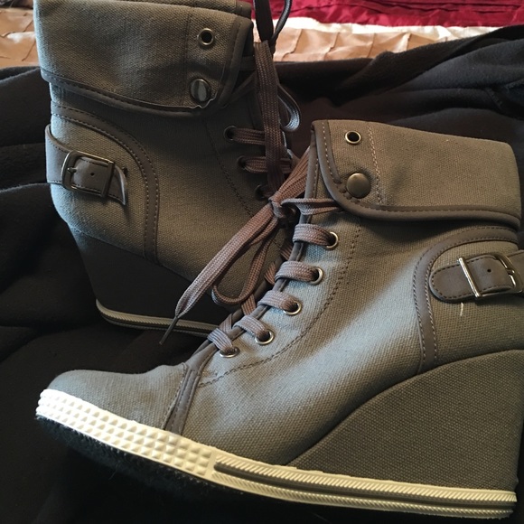 Shoe
