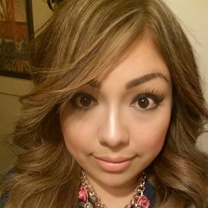 Meet your Posher, Yessenia