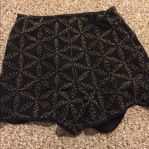 Black silver studded shorts - Picture 4 of 4