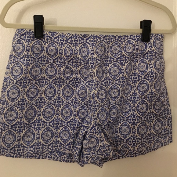 Blue and white print tailored shorts!