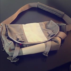 Great Timbuk2 messenger bag